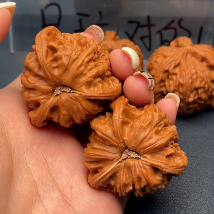 丘***特吊坠文玩核桃白狮子