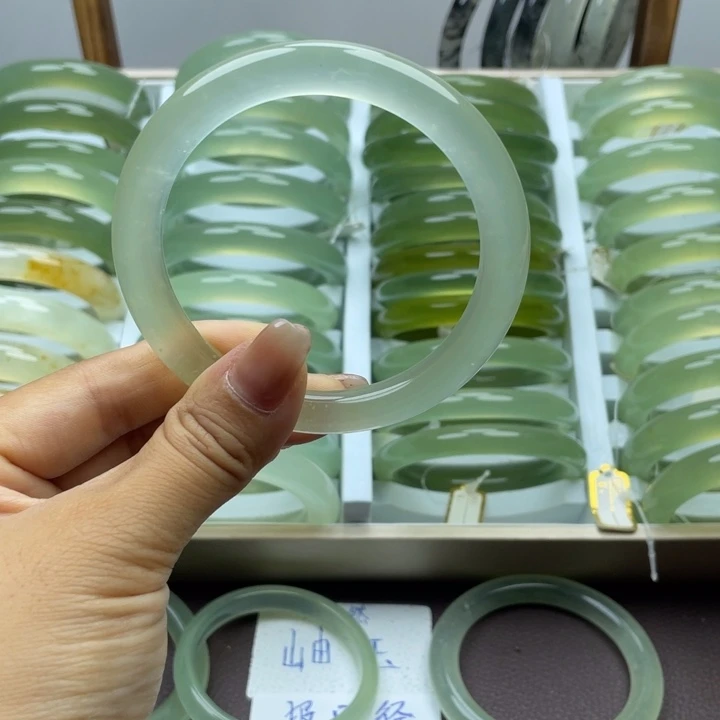 丹***吖未镶嵌蛇纹石玉手镯