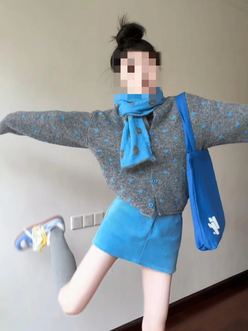 秋冬穿搭一整套韩系松弛感波点针织开衫围巾毛衣灯芯绒短裙两件套
