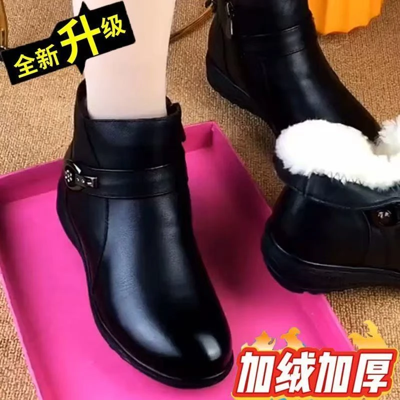 超软皮女士加厚皮鞋2025冬季新款圆头平底白毛保暖休闲妈妈短靴女