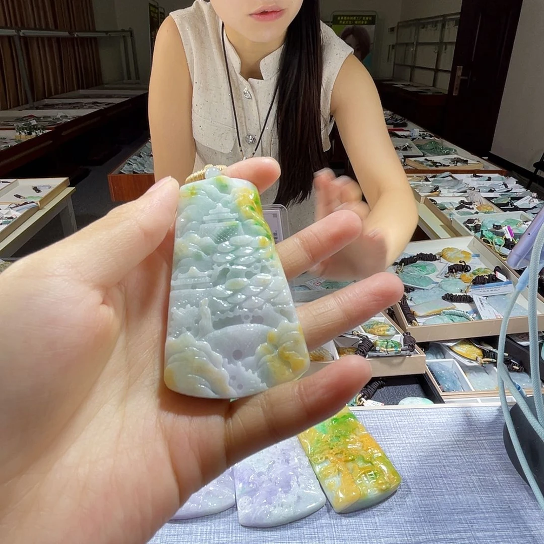 翡翠未镶嵌颈饰一