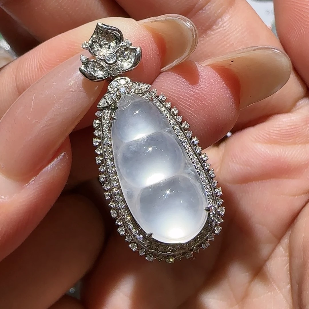 【闪购商品】颈饰18K金镶嵌翡翠天然