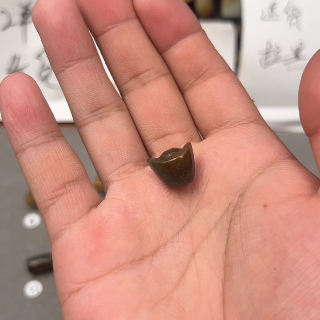 古***光岫岩河磨玉（透闪石质玉）未镶嵌颈饰