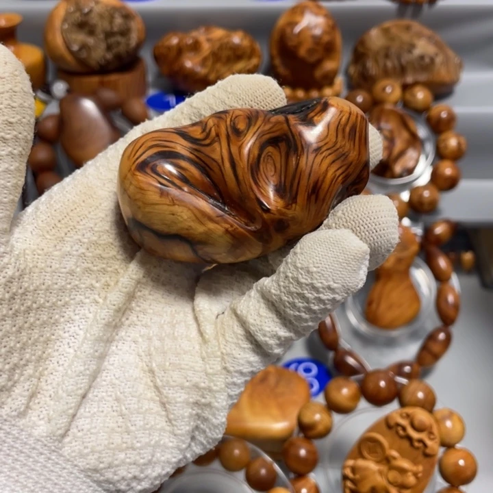 柏木太行崖柏对眼圈眼纹理随行手把件