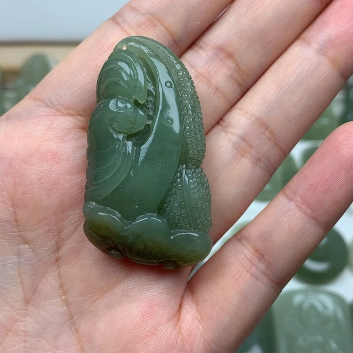 天***意和田玉未镶嵌颈饰