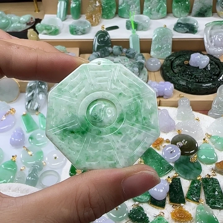 颈饰未镶嵌翡翠八卦