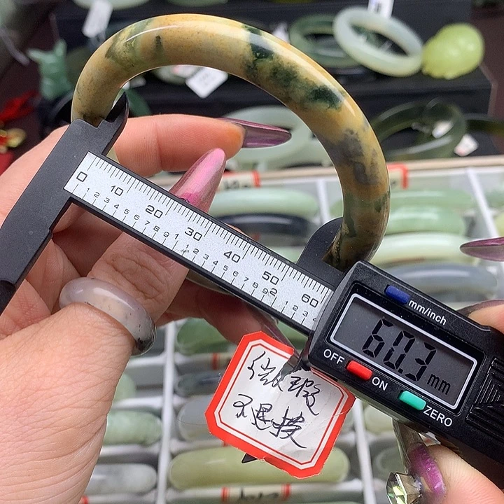 蛇纹石玉手镯未镶嵌1022