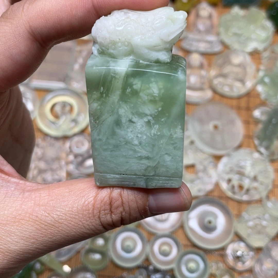 未镶嵌蛇纹石玉颈饰吧***爱