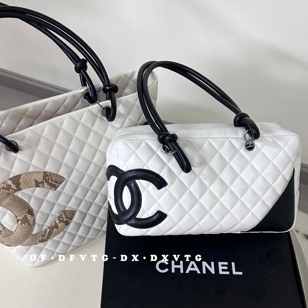 95新 Chanel/香奈儿 chanel 熊猫色康鹏枕头单肩包