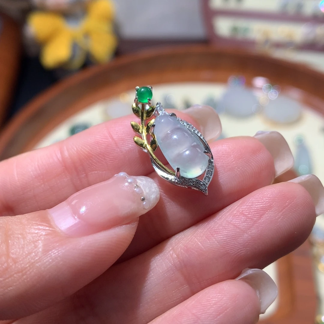 翡翠未镶嵌颈饰吊坠