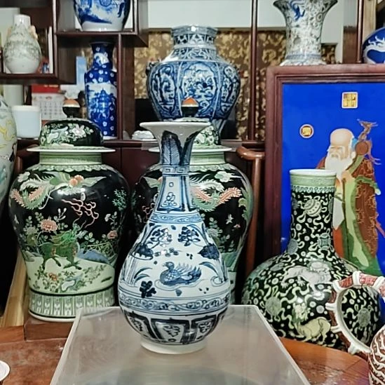 摆件青花鸳鸯莲池玉壶春