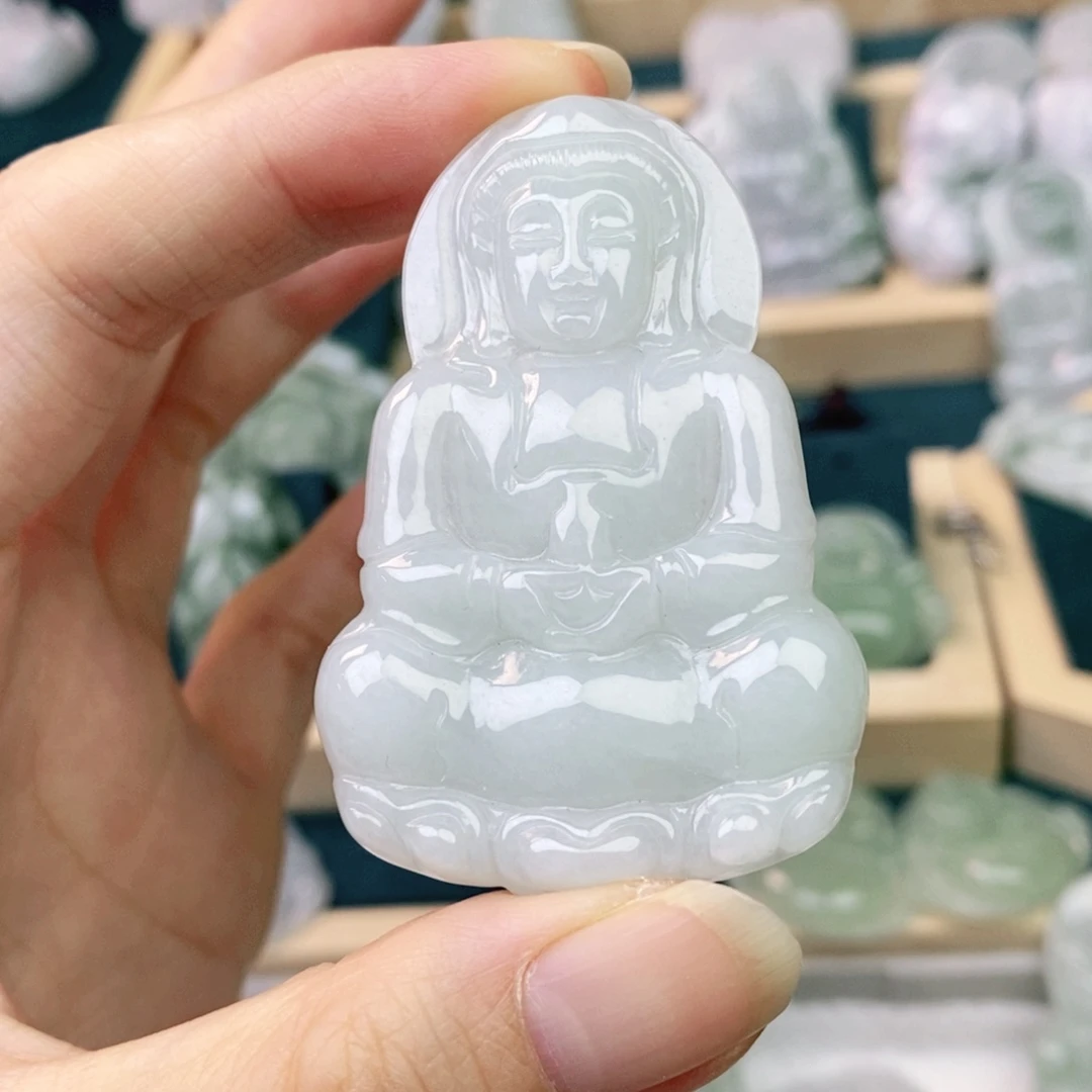 翡翠未镶嵌颈饰观音（包容心）