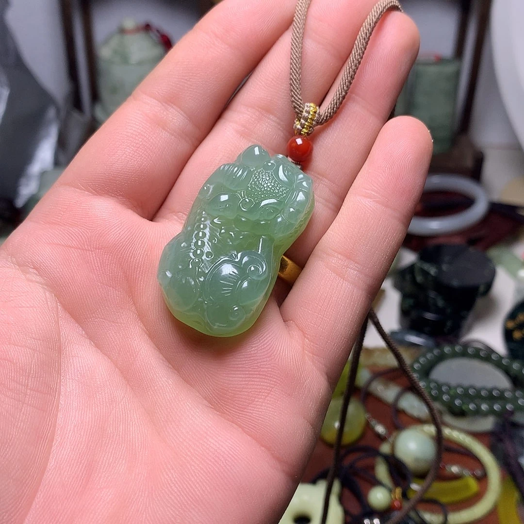 未镶嵌岫玉岫玉吊坠
