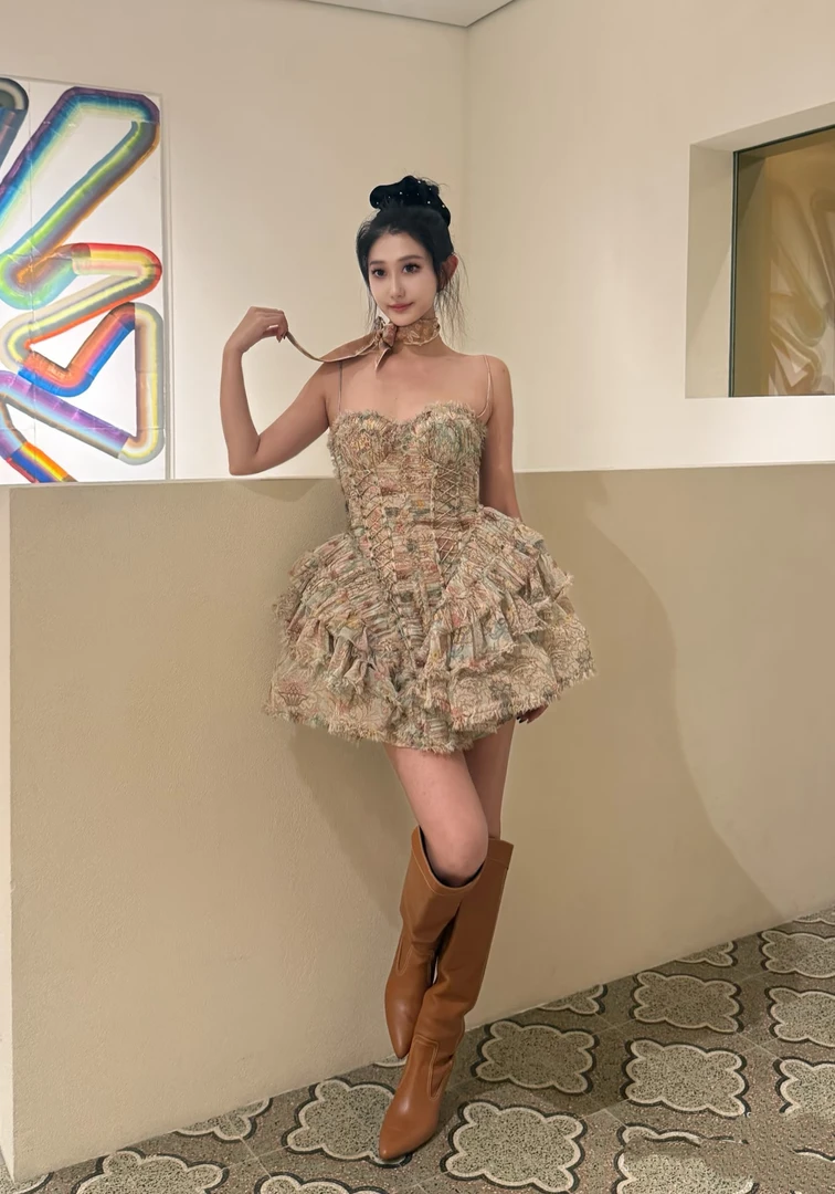 新款桑蚕丝碎花毛边设计迷你吊带连衣裙修身短款包臀气质ZD1109