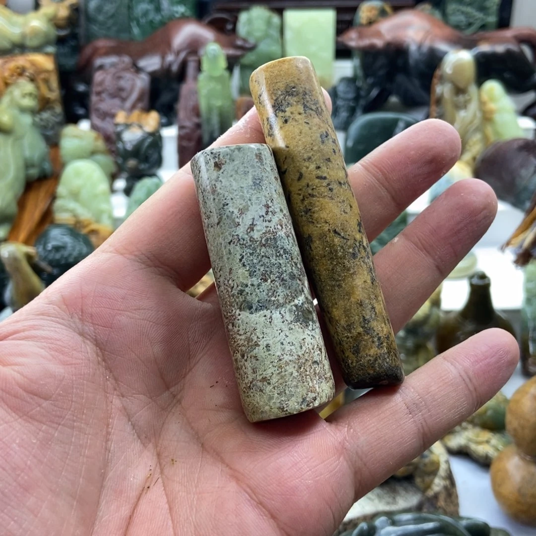 未镶嵌岫岩河磨玉（透闪石质玉）把件