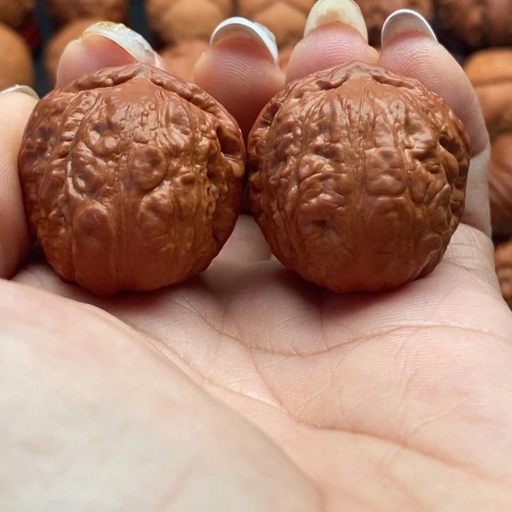 核桃精品文玩核桃手捻锦鲤