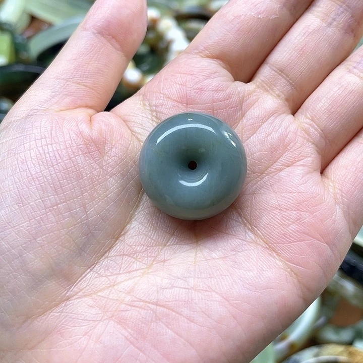 蛇纹石玉未镶嵌吊坠