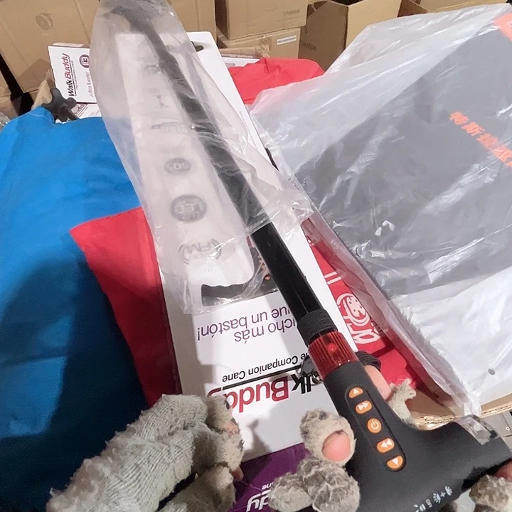 多功能智能登山仗老人手仗sos 收音机可照明