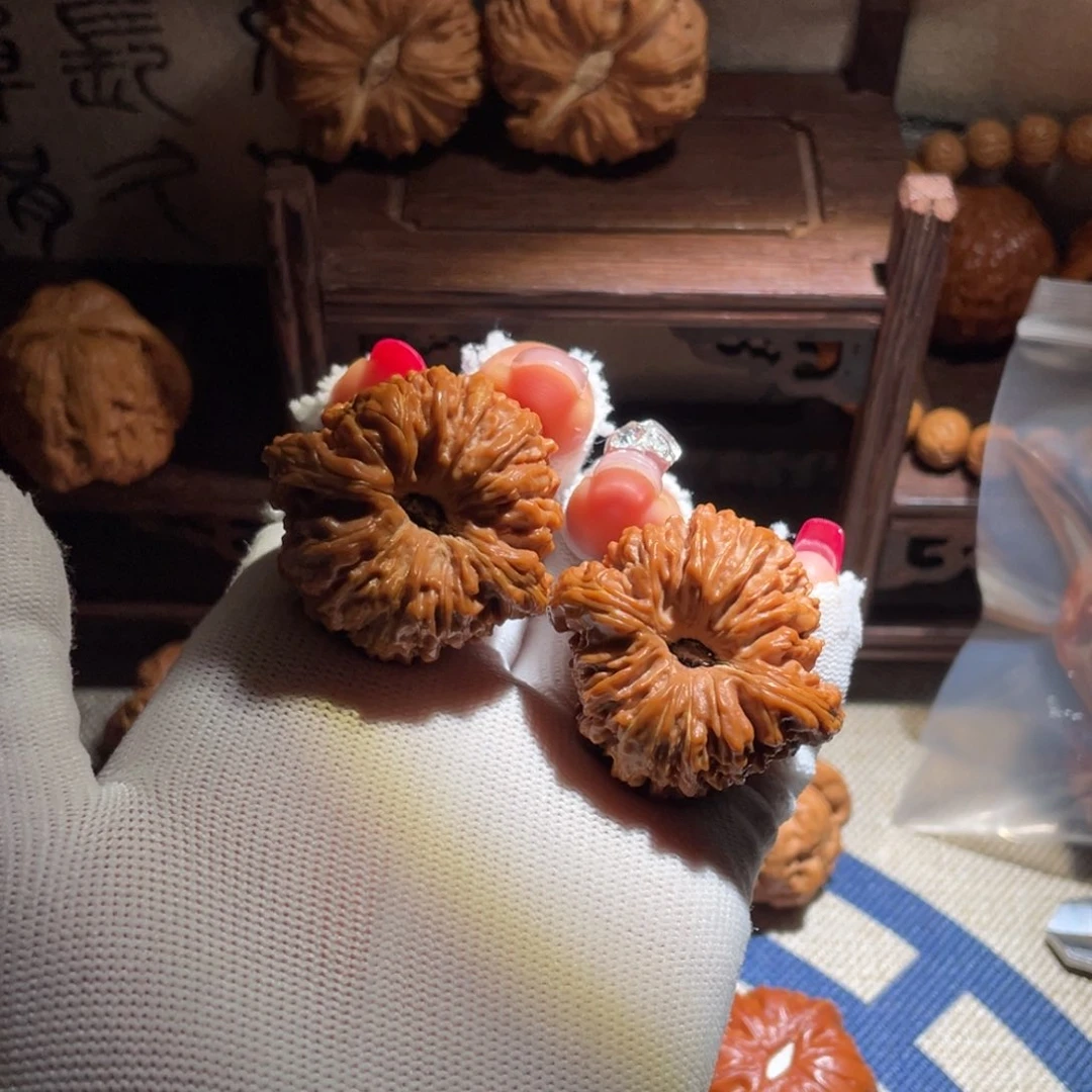 文玩核桃南疆石凹底