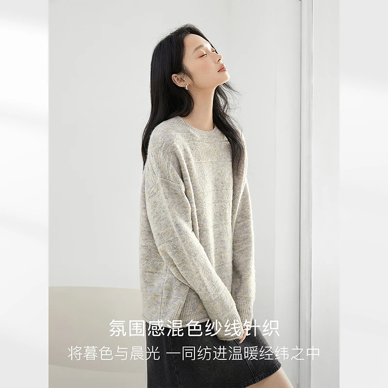 对白简约慵懒风混色圆领毛衣女2026春新款松弛感通勤百搭针织上衣