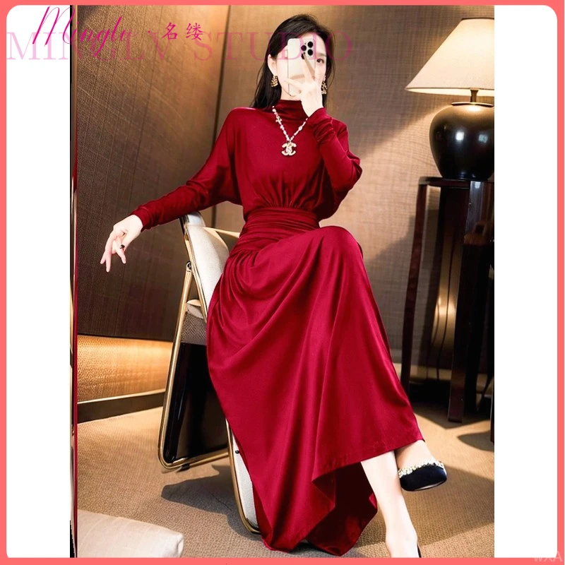 2025年秋季梨型身材显瘦遮肉压褶收腰大摆长裙优雅红色过年穿搭