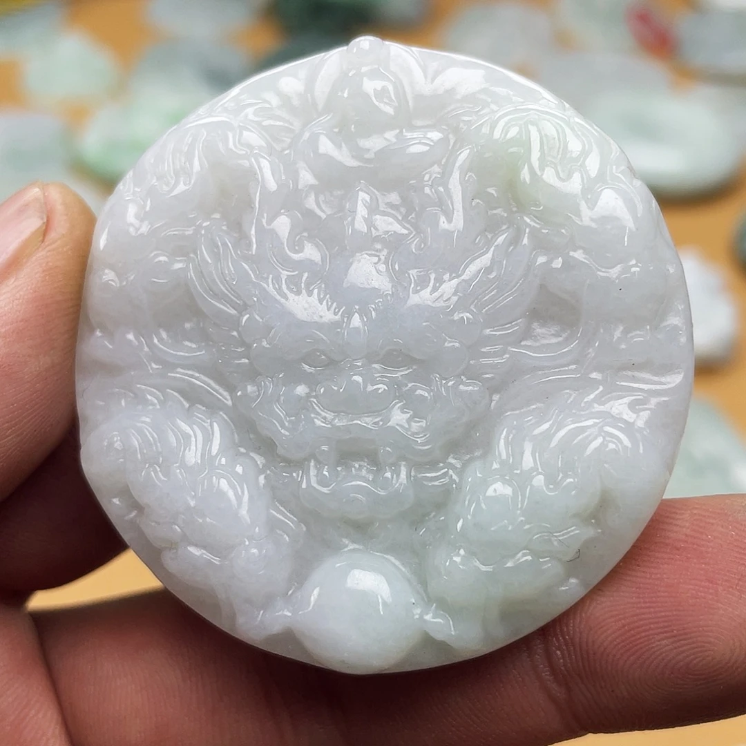 翡翠未镶嵌颈饰九龙