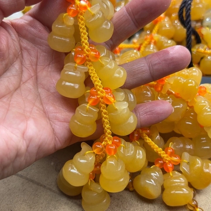 石英质玉（黄龙玉）颈饰未镶嵌