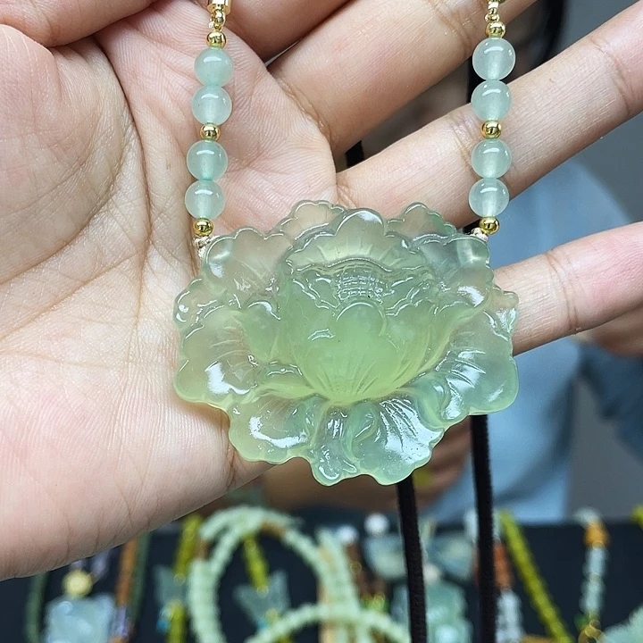 未镶嵌蛇纹石玉颈饰