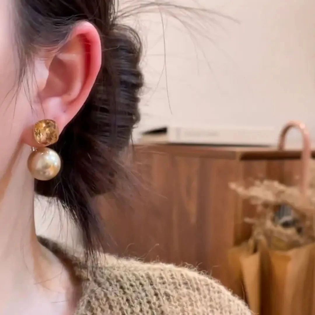 合金仿珍珠耳饰 复古轻奢香槟色珠珠锆石耳钉女小众独特设计感