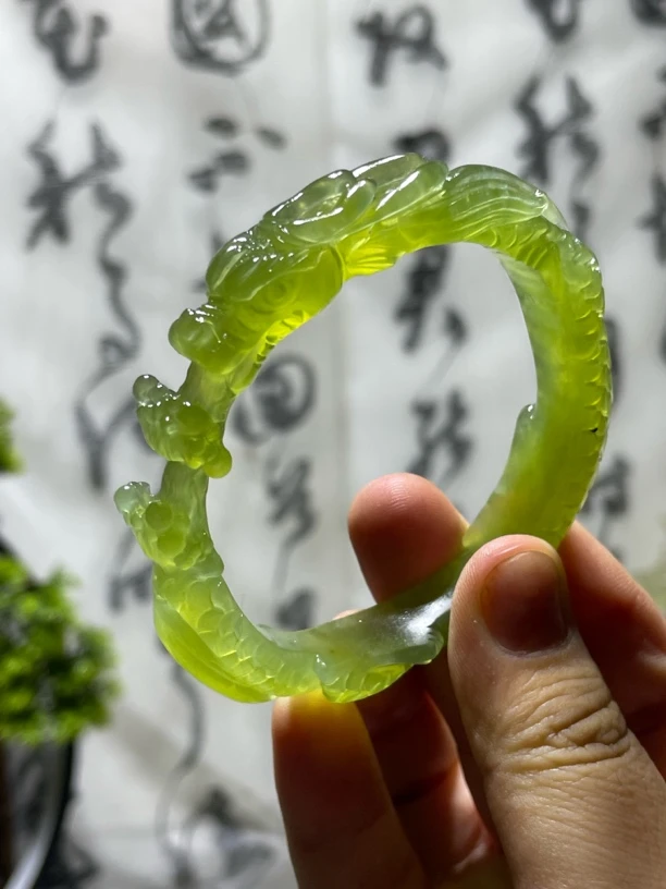 天然岫玉手工雕刻龙镯 58-60圈口