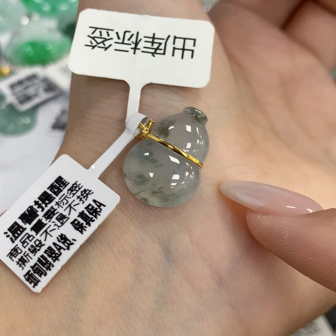 颈饰18K金镶嵌翡翠