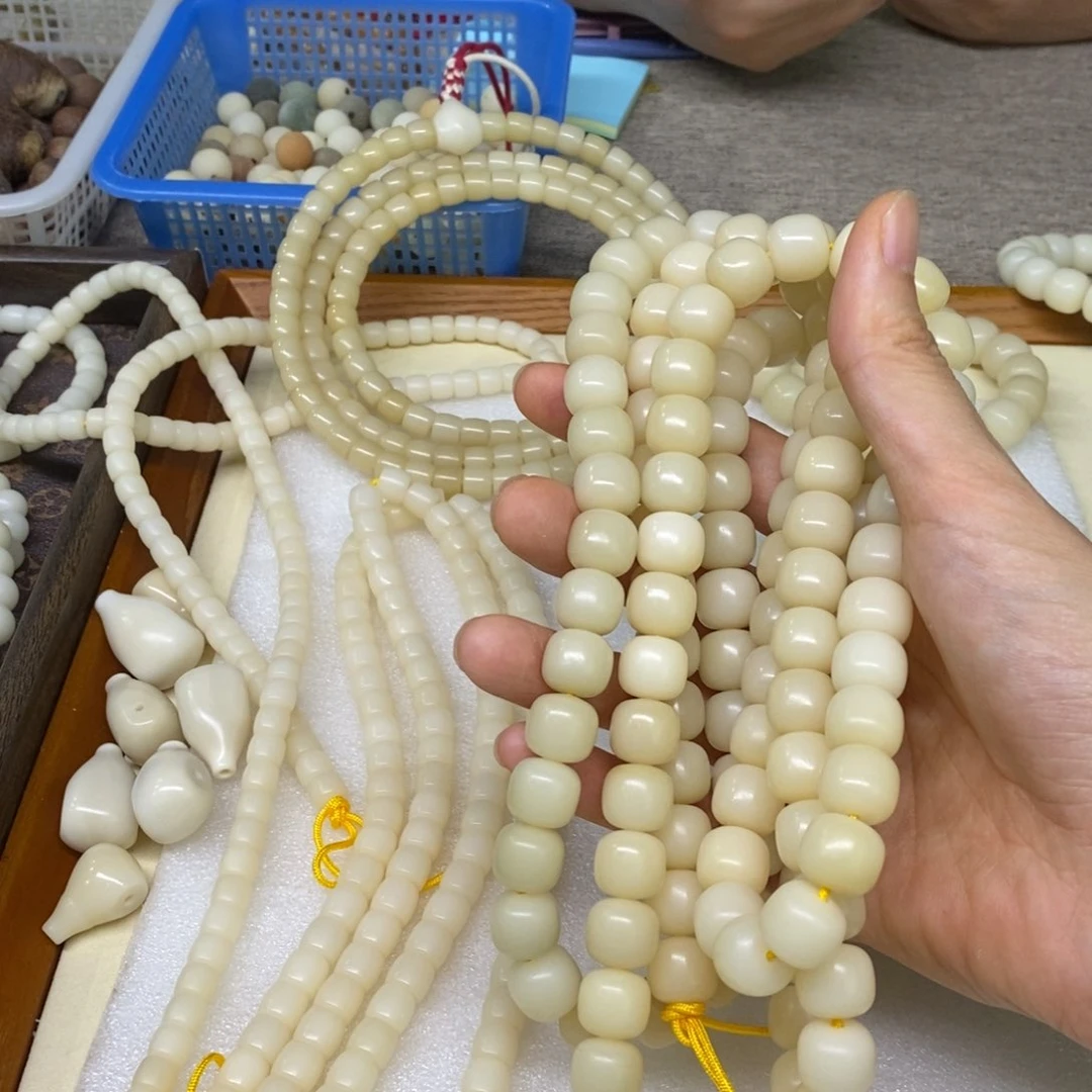 金***菩提根/象牙果把件金