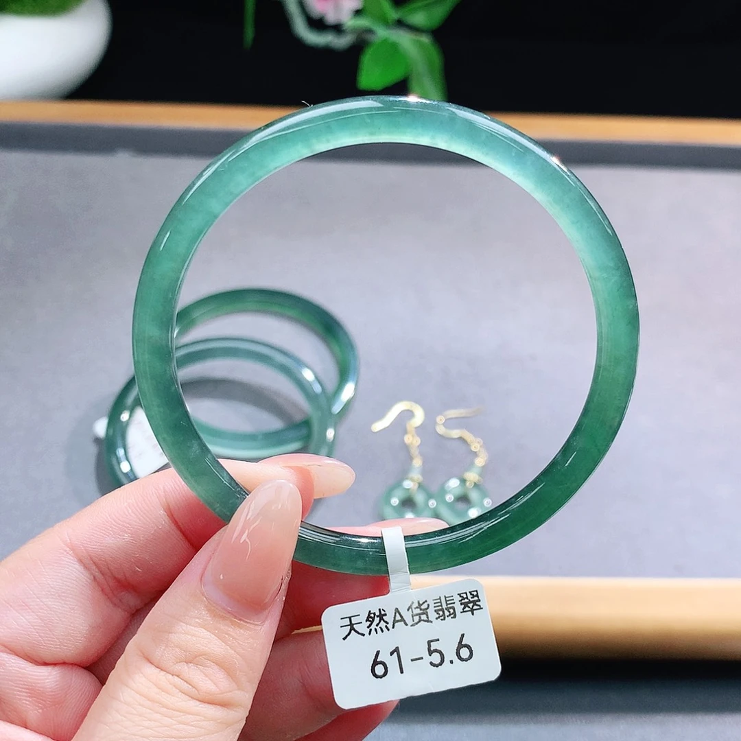 未镶嵌手镯（圆镯）翡翠