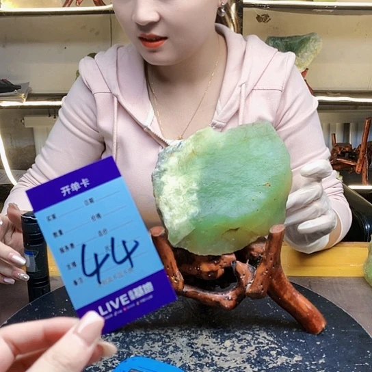 【闪购商品】未镶嵌蛇纹石玉原石苦*