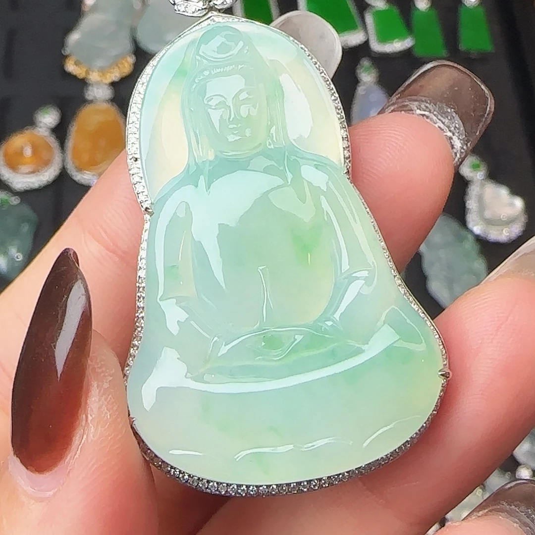 翡翠18K金镶嵌颈饰飘绿素衣观音