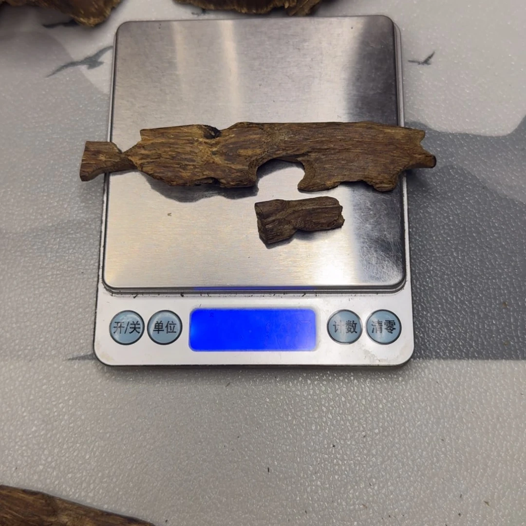 楠木粒****?奇楠老料原材料11克