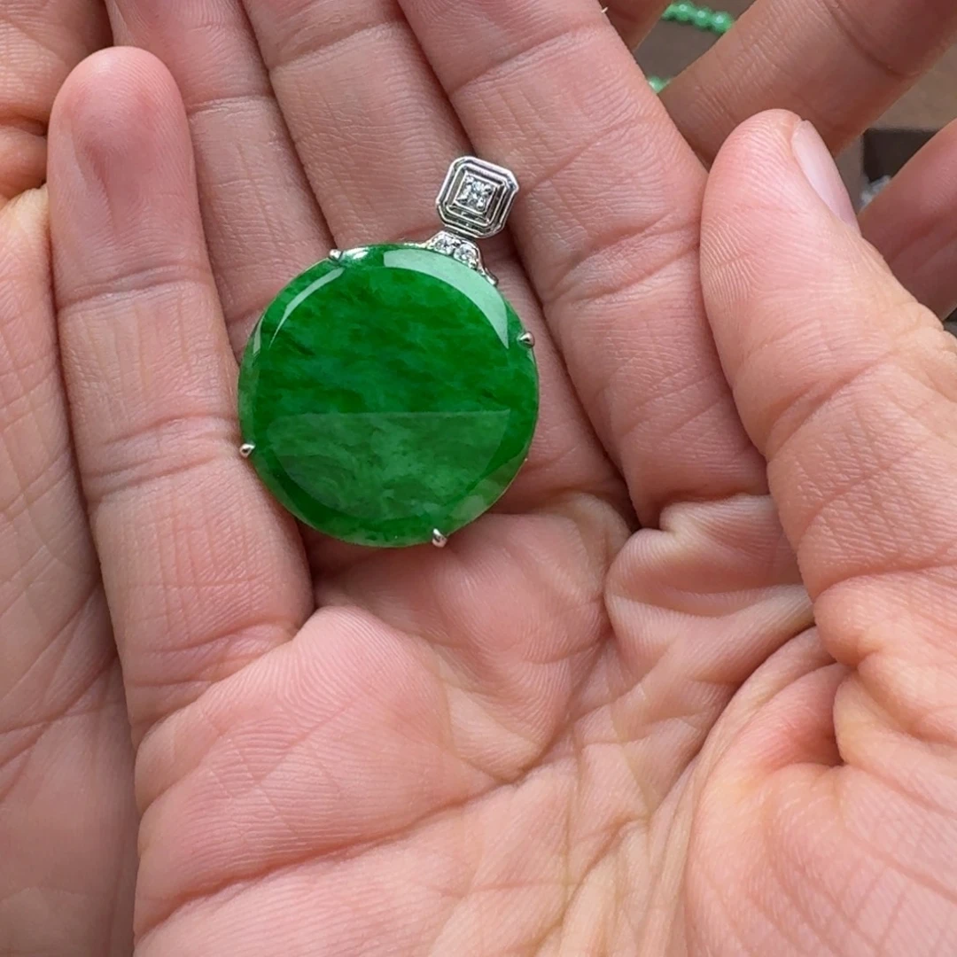翡翠18K金镶嵌颈饰