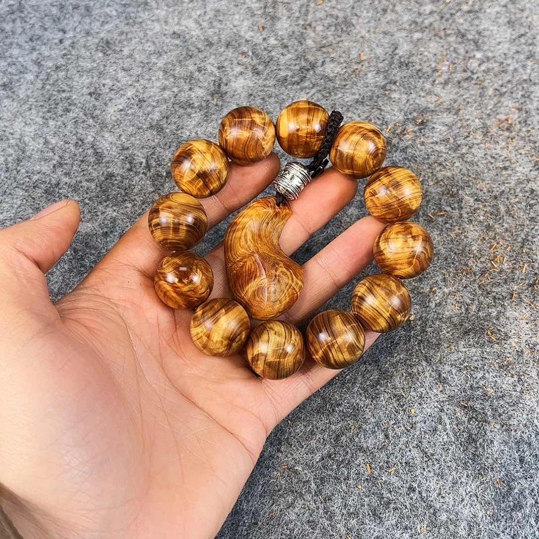 柏木（崖柏）大**行碎花龙胆闪电黑金骨级别2.0收藏品珍品