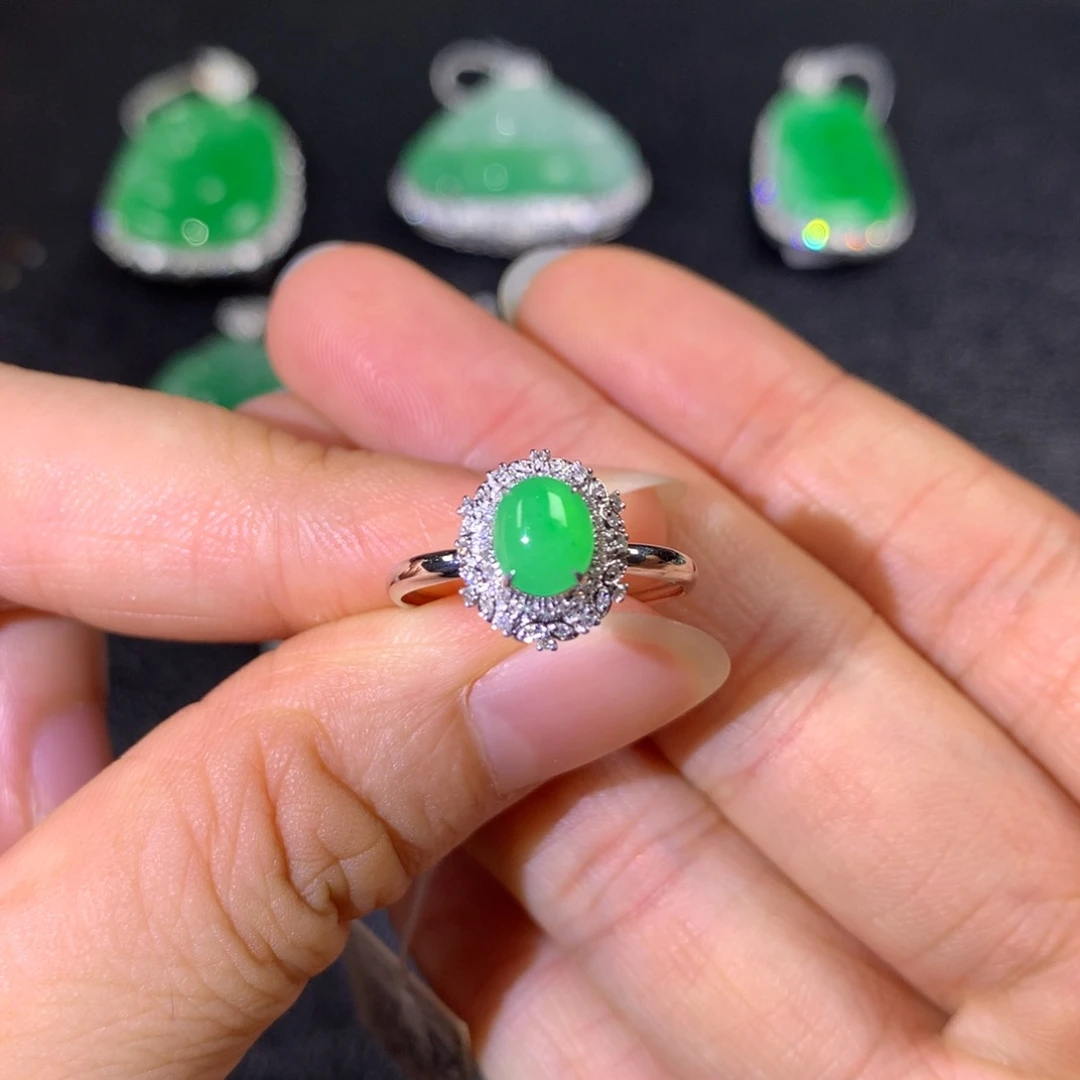 翡翠戒指18K金镶嵌翡翠