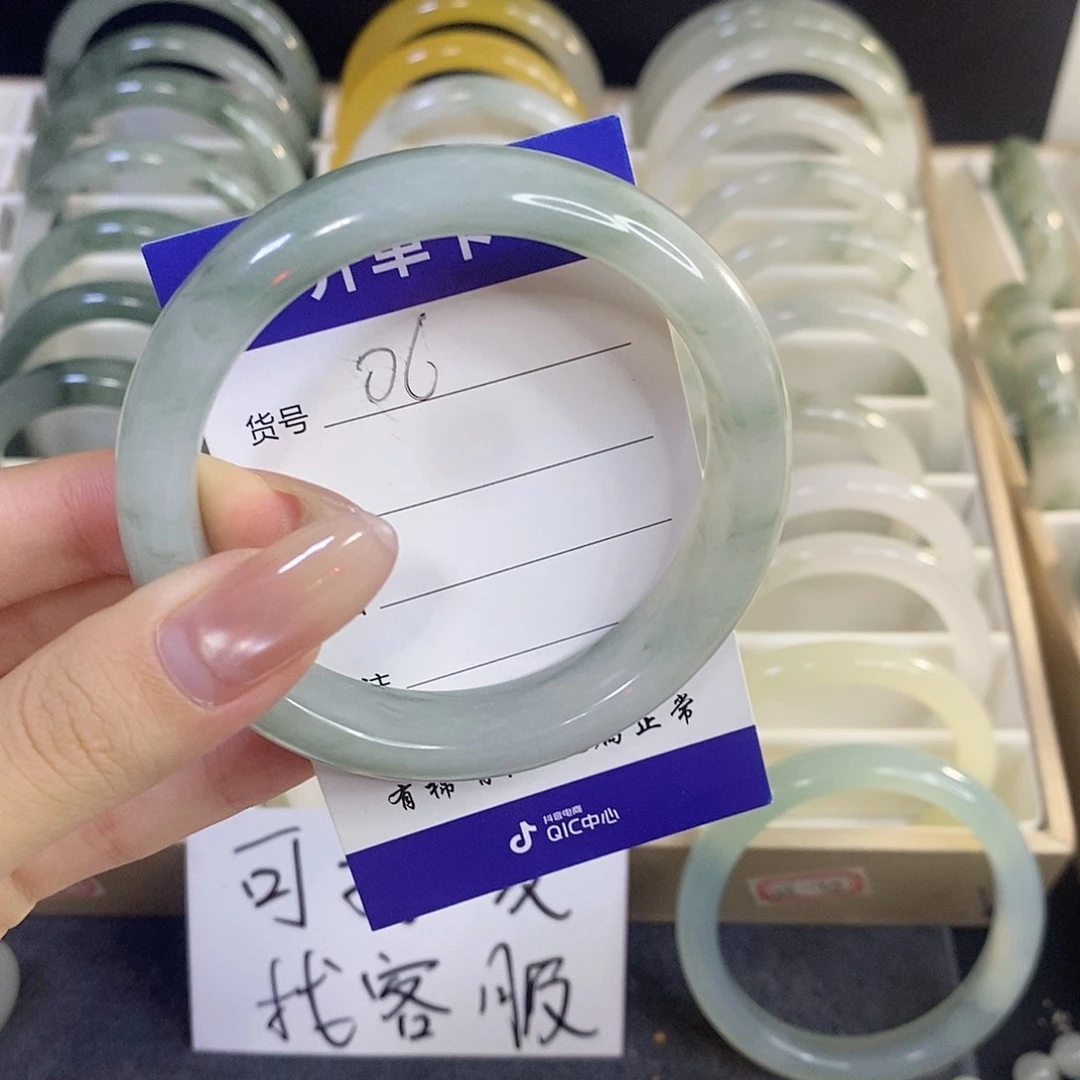 未镶嵌手镯石英质玉