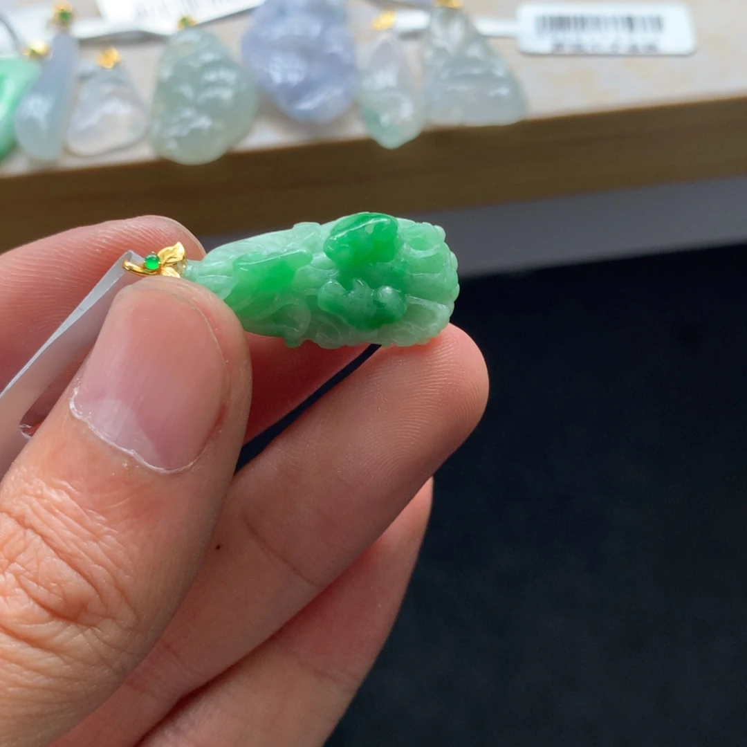 翡翠未镶嵌颈饰吊坠