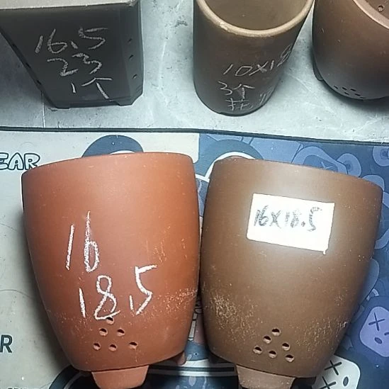 红泥紫泥三角两个花盆