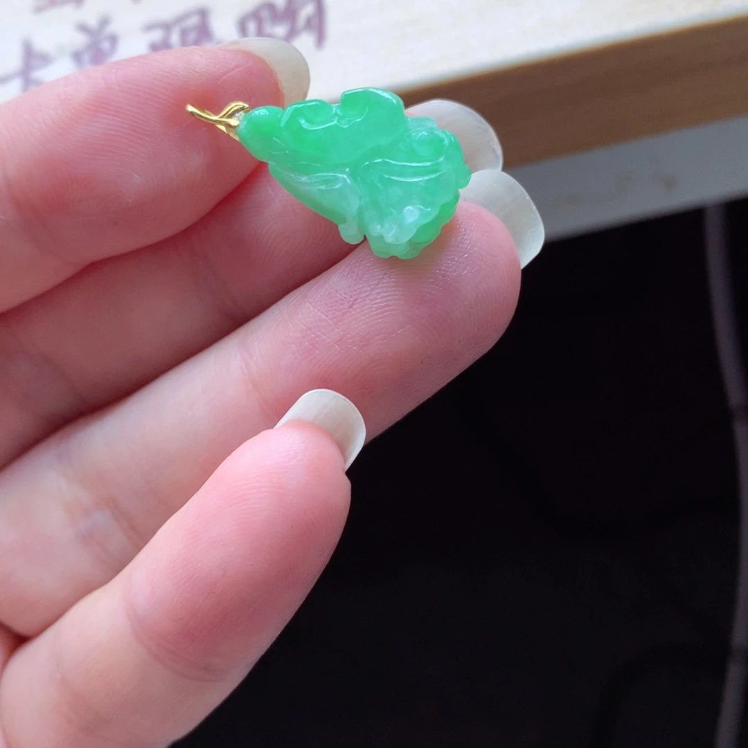 翡翠颈饰18K金镶嵌吊坠