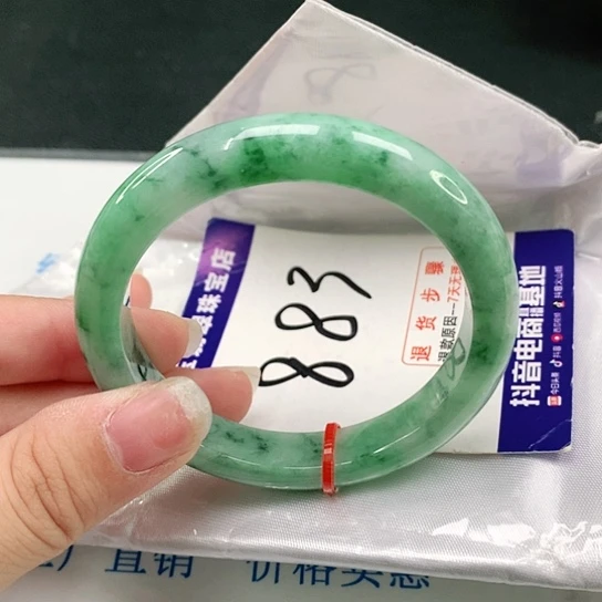 翡翠手镯未镶嵌翡翠