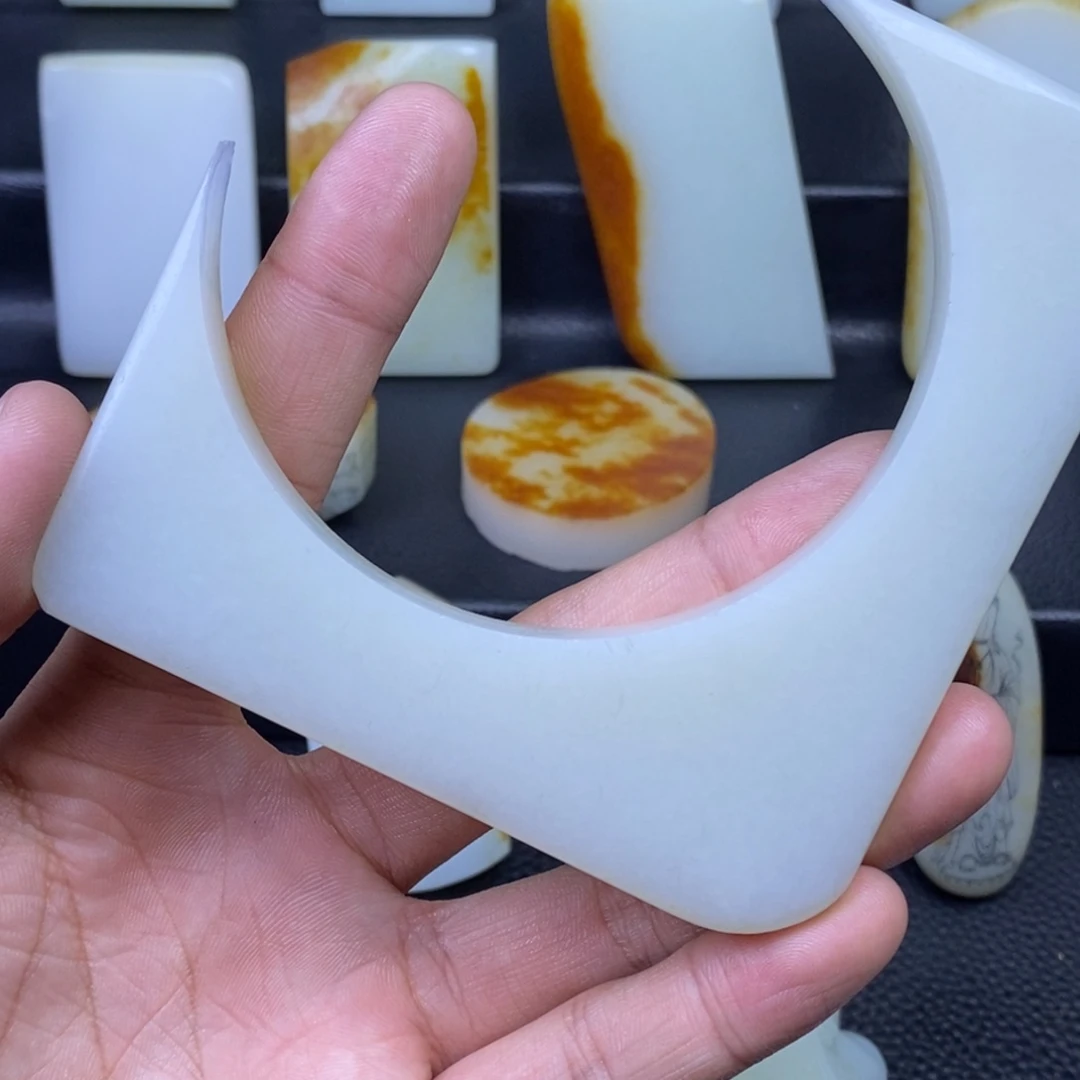 未镶嵌吊坠定制和田玉常*