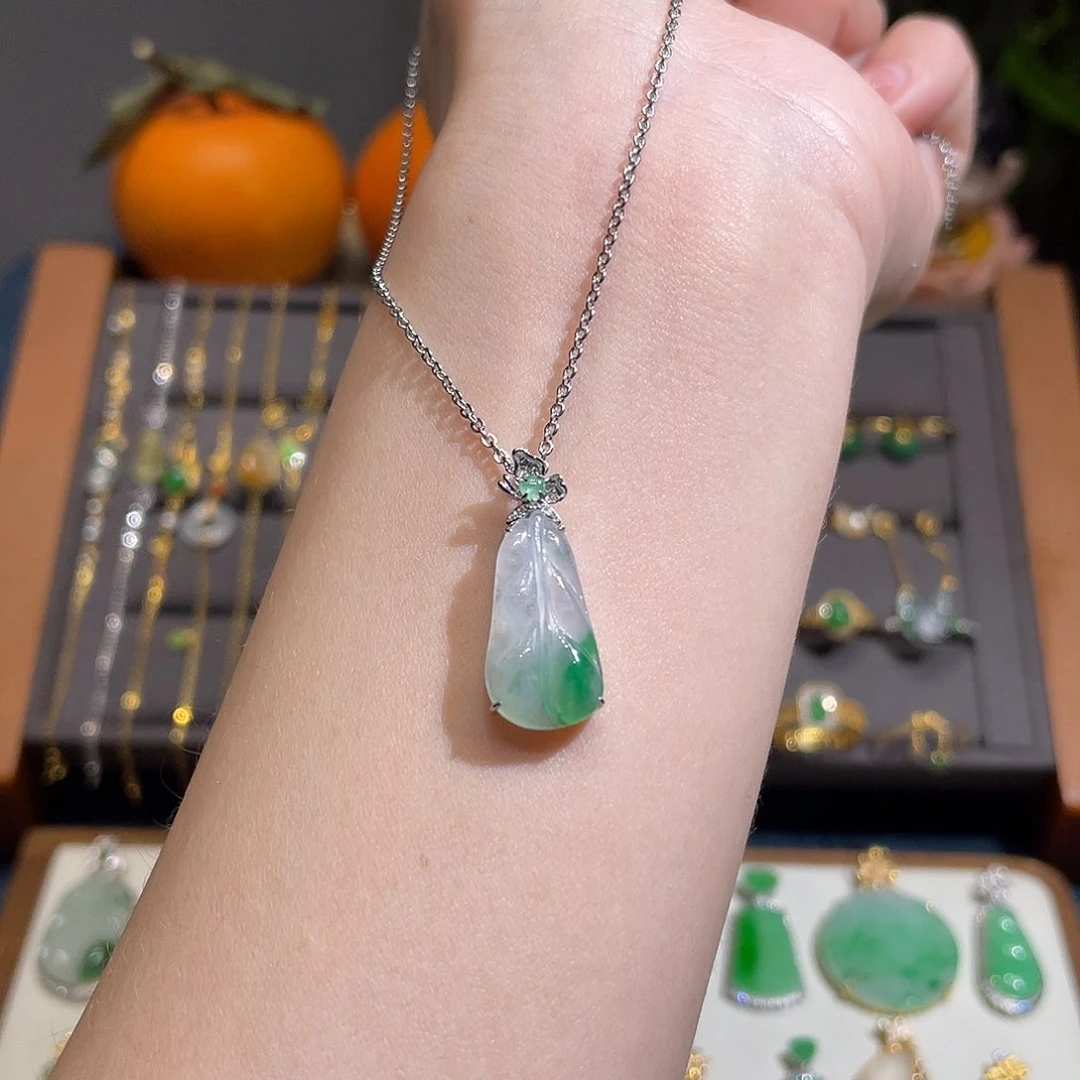 翡翠吊坠(不含链)18K金镶嵌冰飘绿叶子