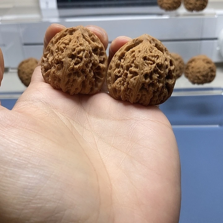 未***缪文玩核桃把件全品三角南疆石