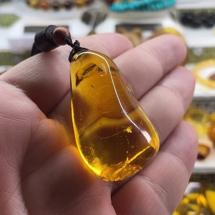 琥珀未镶嵌裸石吊坠