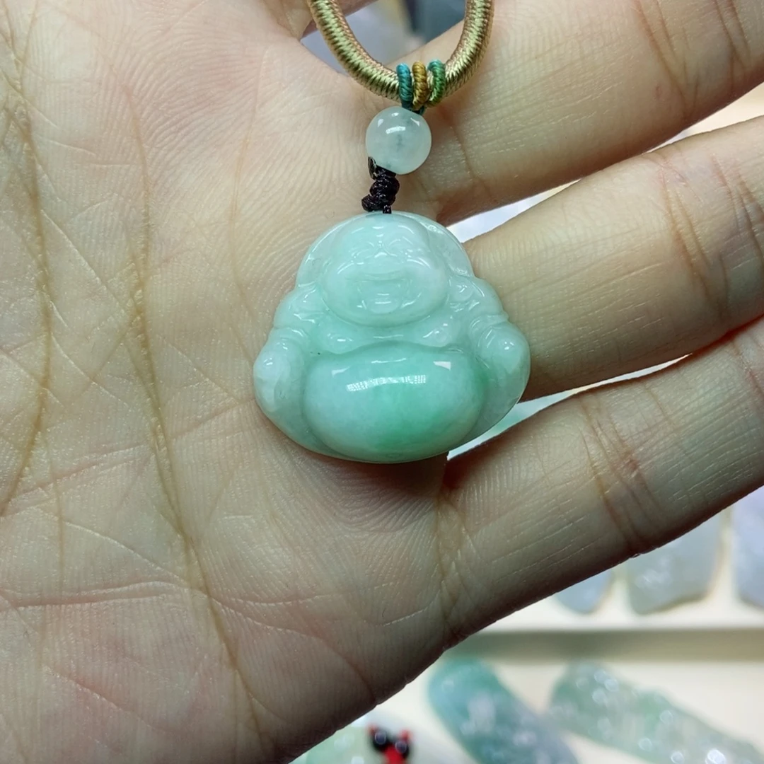 翡翠未镶嵌颈饰佛公