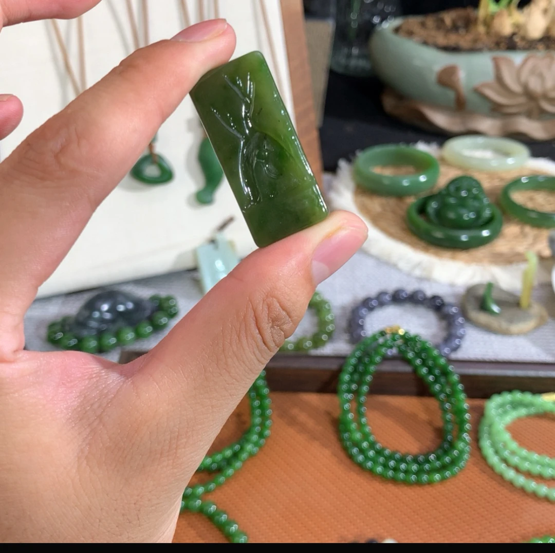 和田玉碧玉秋香悟道吊坠禅意设计